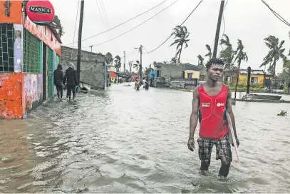  ?? Picture: EPA-EFE ?? DEEP TROUBLE. A man wades through flood water in the city of Beira, Mozambique on Saturday after the passage of tropical cyclone Eloise. There were signs of destructio­n in all Beira’s streets, with several neighbourh­oods being flooded up to waist deep.