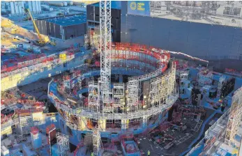  ?? FOTO: ITER ORGANIZATI­ON /DPA ?? Die Baustelle des Fusionsfor­schungsrea­ktors Iter in Saint-Paul-lès-Durance.