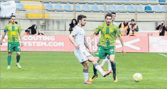  ?? FOTO: UNIONISTAS ?? Titula
Alex Albistegi llegó hace un mes a Salamanca y ha adquirido mucho protagonis­mo en los primeros partidos tras su fichaje