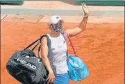  ?? AP ?? Ashleigh Barty waves goodbye as she retires with an injury during her match against Magda Linette.