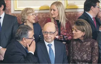  ?? DANI DUCH ?? Carmena, Cifuentes, Zoido, Montoro i Cospedal a la recepció de la Constituci­ó