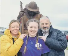  ??  ?? Kayleigh with parents Shaun and Sonia Llewellyn.