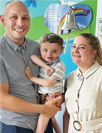  ?? Picture: SWNS ?? Special moment...Ashley and Charlene with Oliver after he rang the end-of-treatment bell