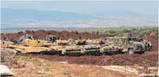  ?? FOTO: DPA ?? In der Offensive: türkische Panzer nahe des Zentrums von Afrin.