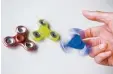  ?? Foto: dpa ?? Unscheinba­r und ein riesiger Erfolg: So sieht der Fidget Spinner aus.