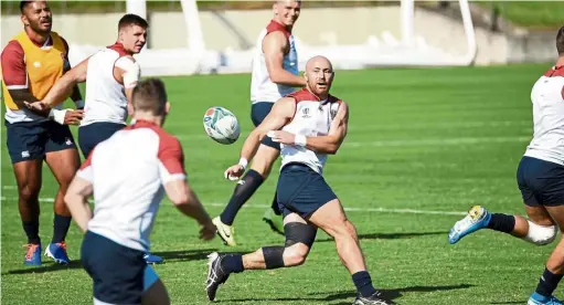  ?? — AFP ?? Haveago: England centre Willi Heinz (centre) releasing the ball during training in Tokyo yesterday.