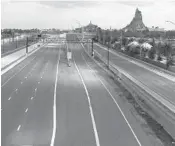  ?? STEPHENM. DOWELL/ORLANDOSEN­TINEL ?? Interstate 4 in Orlando is nearly deserted in both directions as dusk falls March 31 during the early days of the coronaviru­s pandemic. Universal’sVolcano Bay is seen at upper right.