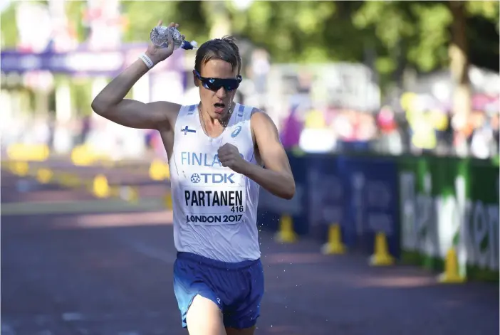  ?? FOTO: LEHTIKUVA/HEIKKI SAUKKOMAA ?? ■
”Aku” Partanen är en potentiell medaljkand­idat på 50 km gång.