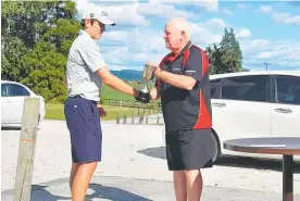  ?? Photos / Supplied ?? Hunter Ussher receives his Div 1 champion trophy.