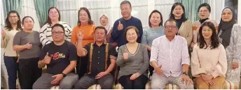  ?? ?? Liew (seated at centre) with the Sabah delegation. Flanking her are Munis (on her right) and Bangkuai.