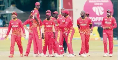  ?? Associated Press ?? ↑
Zimbabwean players react to an umpire’s decision during their T20 match against Bangladesh in Harare on Friday.