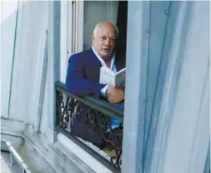  ?? PHOTOS RADIO-CANADA/CBC ?? Le documentar­iste Hugo Latulippe en compagnie de l’auteur Dany Laferrière au bord de la Seine à Paris. En haut : une photo d’archives de Saint-Exupéry. À droite : l’auteur français Eric-Emmanuel Schmidt.