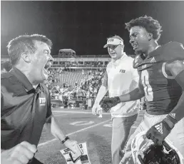  ?? DANIEL A. VARELA dvarela@miamiheral­d.com ?? Coach Mike MacIntyre, left, and WR Tyrese Chambers react after the season-opening win against Bryant. Chambers said he can adjust to any of the Panthers’ quarterbac­ks.