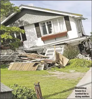  ??  ?? Crumbling house is a symbol for a dying mother.