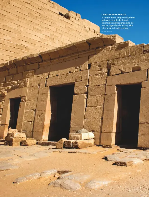  ?? ROB COLE / ALAMY / ACI ?? El faraón Seti II erigió en el primer patio del templo de Karnak esta triple capilla para alojar las barcas sagradas de Amón, Mut y Khonsu, la tríada tebana.