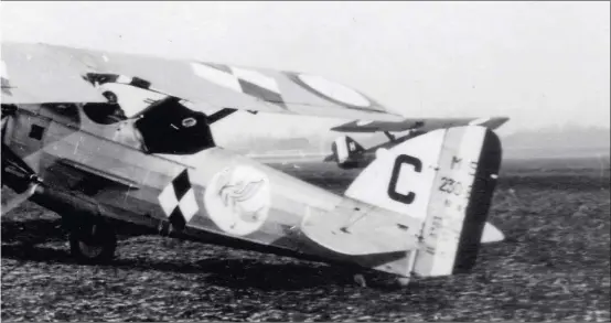  ??  ?? (4) La perte des premiers carnets de vol de Pierre Grandbesan­çon durant la retraite de juin 1940 ne nous permet pas plus de précisions le concernant.
