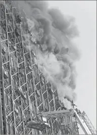  ??  ?? The building came down within seconds.(Photo: EPA)