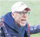  ?? Foto: APA/Eggenberge­r ?? Peter Stöger ist noch maximal elf Spiele lang Trainer der Austria.