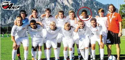  ?? BILD: SN/ANIF ?? Der heutige Leverkusen-Star Leon Bailey (rot eingekreis­t) fühlte sich bei der Anifer U15 pudelwohl.