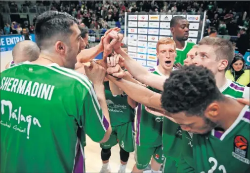  ??  ?? APOYAN LA HUELGA. El español Alberto Díaz y el serbio Nedovic aseguran que toda la plantilla del Unicaja ha decidido apoyar la huelga.