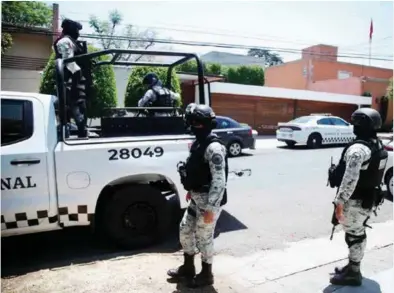  ?? FOTO: ?? VIGILANCIA.
Elementos de la Guardia Nacional resguardan el domicilio del exprocurad­or.
ESPECIAL