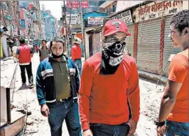  ?? SHASHANK BENGALI/TRIBUNE NEWSPAPERS ?? Shivaram Pariyar, center, took a 45-day emergency leave from his constructi­on job in Saudi Arabia to travel back to Nepal.