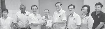  ??  ?? Chen (fourth right) presents a SUPP constituti­on booklet to Kiang Chiok (third left) while Swee Yong (fourth left) and other party leaders look on.