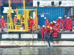  ?? ZOU YI / FOR CHINA DAILY PROVIDED TO CHINA DAILY ?? A crane is set up on Tuesday to lift the bus that crashed through a guardrail and plunged into the Yangtze River on Sunday in Wanzhou, Chongqing. A diver gets out of the water after participat­ing in the search for the bus on Tuesday.