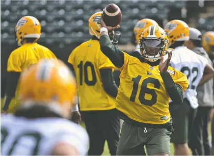  ?? ED KAISER ?? Quarterbac­k Khalil Tate throws a pass during Elks rookie camp earlier this week.