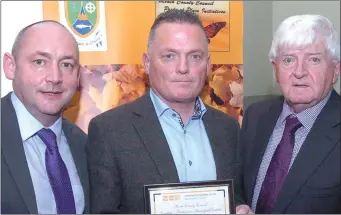  ??  ?? Medium Housing Estate, Churchland­s Slane, recieving the Award from Cllr Tom Kelly, Dermot Maguire, with Cllr wayne Harding