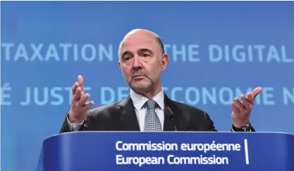  ?? EMMANUEL DUNAND
FOTO: LEHTIKUVA / AFP / ?? Skattekomm­issionären Pierre Moscovici förnekar att EU:s planer på att skatta digitala jättebolag är riktad mot Facebook eller Google. Ändå är det just så som skatten uppfattats av den stora allmänhete­n.