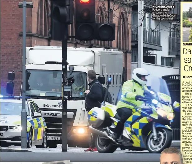  ??  ?? HIGH SECURITY Police transfer prisoners to Glasgow High Court for the Lyons trial