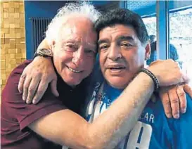  ??  ?? Reconcilia­dos. Guillermo Coppola y Diego Maradona, juntos otra vez.