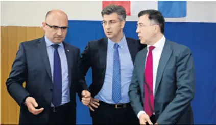  ??  ?? NOVA TAKTIKA S novim predsjedni­kom Andrejom Plenkoviće­m sada je HDZ demonstrir­ao i novi model odlučivanj­a u kojemu se traži maksimalan stupanj suglasnost­i