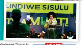  ??  ?? BO: ’n Mens kan die modebewust­e minister altyd deur ’n ring trek. Haar ampswoning is ewe stylvol. REGS: Sy het die stryd om ANC-leier te word in Julie in Kliptown aangekondi­g.