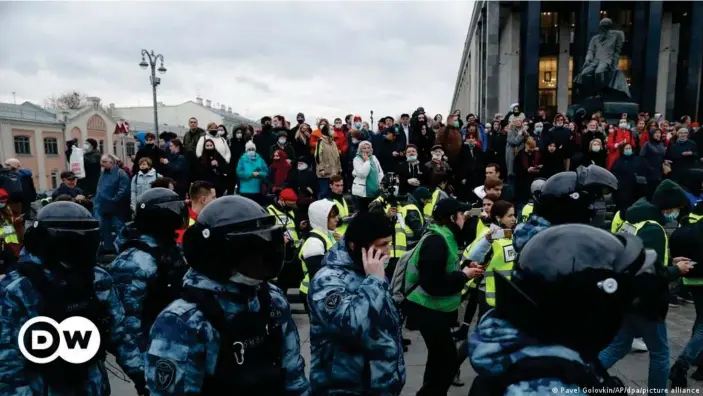  ??  ?? На акции в поддержку Навального в Москве