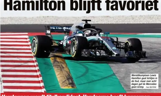  ?? Foto REUTERS ?? Wereldkamp­ioen Lewis Hamilton gaat lichtjes in de fout, maar over acht dagen gaf de Mercedes geen krimp.