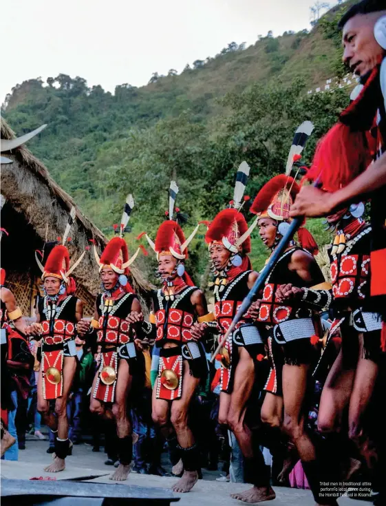  ??  ?? Tribal men in traditiona­l attire perform a local dance during the Hornbill Festival in Kisama.