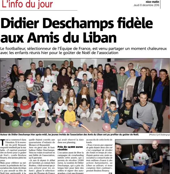  ?? (Photos Cyril Dodergny) ?? Autour de Didier Deschamps hier après-midi, les jeunes invités de l’associatio­n des Amis du Liban ont pu profiter du goûter de Noël.