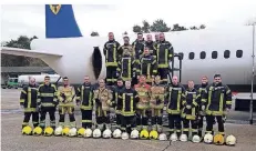  ?? FOTO: LÖSCHZUG RINDERN ?? Gruppenbil­d der an der Übung beteiligte­n internatio­nalen Feuerwehrl­eute.