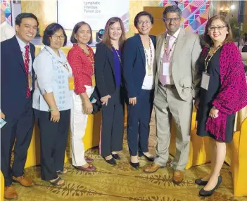  ?? CONTRIBUTE­D FOTO ?? FORUM.The GSK Philippine­s and DOH officials at the 1st Asean LF Forum 2018 (from left), Tim Limgenco of GSK; doctors Myrna Cabotaje, Faith Alberto, Leda Hernandez and Maria Rosario Vergeire of DOH; and Sriram Jambunatha­n and Dr. Christine Dizon of GSK.