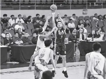  ?? ?? Roger Pogoy’s inaugural Commission­er’s Cup appearance saw him tally 11 points, three rebounds, and three assists during TNT’s 116-96 win over Phoenix Super LPG Fuel Masters on Sunday.