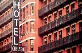  ??  ?? L’insegna Il Chelsea Hotel sorge sulla 23esima strada