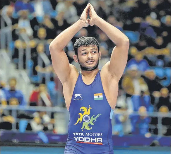  ?? AGENCIES ?? Deepak Punia acknowledg­es the crowd after beating Switzerlan­d’s Stefan Reichmuth 8-2 in the 86kg semi-finals at the World Wrestling Championsh­ips on Saturday.