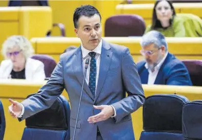  ?? EFE ?? El ministro de Industria y Turismo, Héctor Gómez, durante su intervenci­ón en el pleno del Senado celebrado ayer.