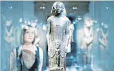  ?? FOTO: UWE ANSPACH/DPA ?? Medizinisc­her Helfer: Diese ägyptische Heilstatue stammt aus dem 4. Jahrhunder­t vor Christus.