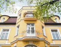  ?? Foto: djd, Franken Maxit, georgheime­r, Fotolia.com ?? Mineralisc­he Putz und Farbsystem­e schützen die Fassade vor Witterung und gleichen Temperatur­schwankung­en aus.