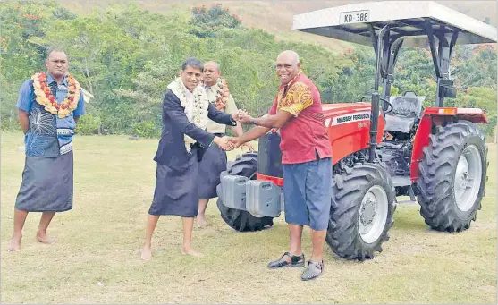  ?? Picture: SUPPLIED ?? Ministry of Industry, Trade and Tourism permanent secretary Shaheen Ali hands over the keys to the tractor at Qereqere.