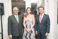  ??  ?? Miguel Vargas Maldonado, Gina Haché y Víctor Bisonó.