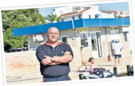  ?? SRĐAN HEBAR ?? Turistima govorim gdje je pošta, gdje bankomat, gdje restoran, a gdje ljekarna... Brinem se za to da uživaju na mom Pagu – kaže Josip Plazibat